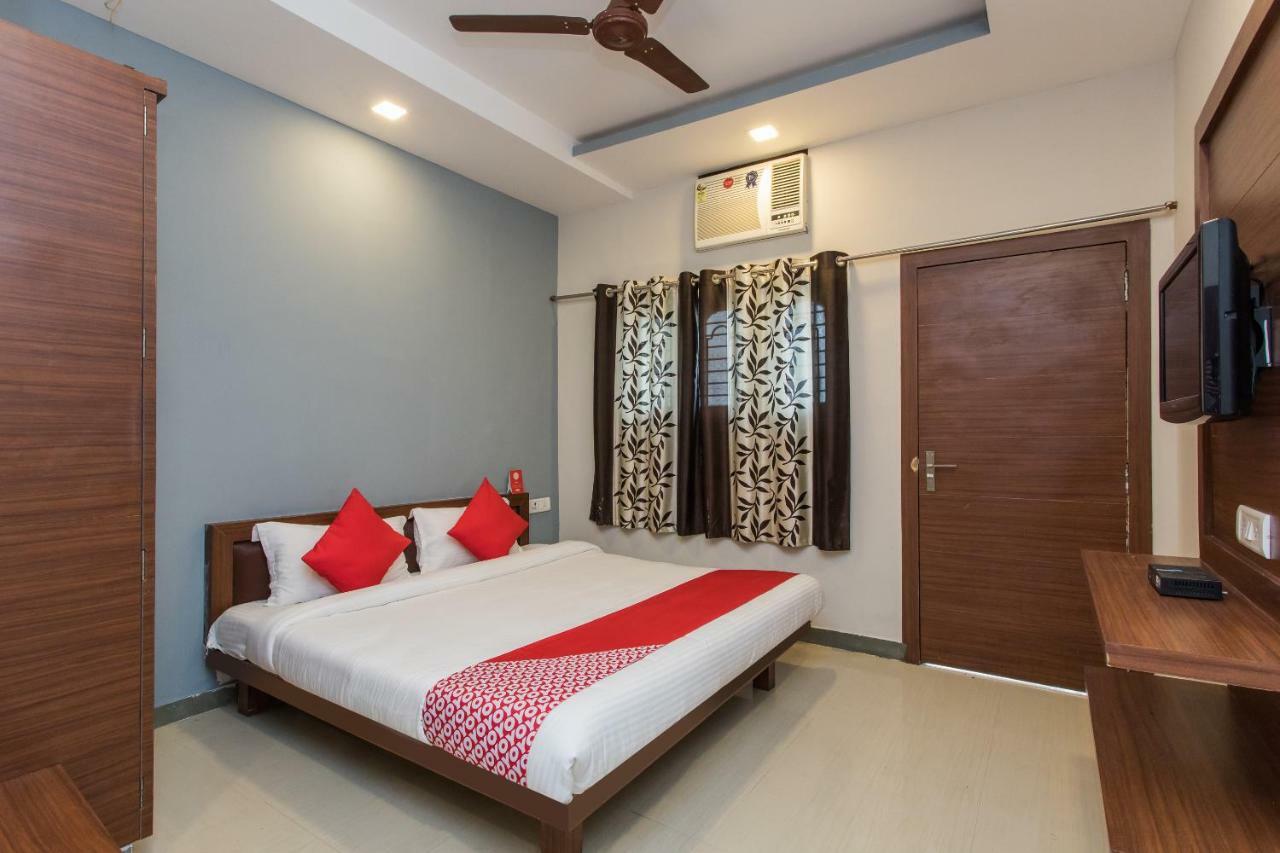 Oyo 17161 Hotel Mahalaxmi Ujjain Eksteriør billede